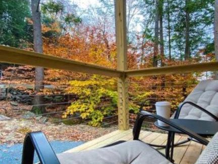 Monticello House | Secluded lakefront home With an EV charger