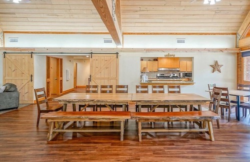 Amity Cabin | Secluded Lakefront Lodge: DeGray Lake