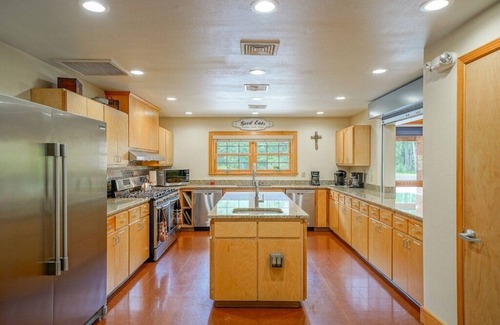 Amity Cabin | Secluded Lakefront Lodge: DeGray Lake