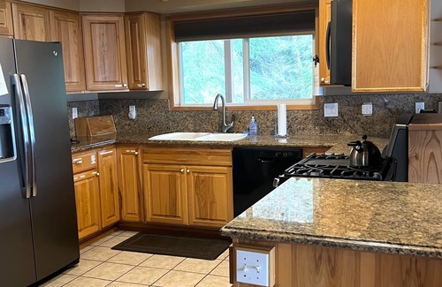 Amanda Park House | Secluded Lakefront, Private Low Bank Beach, Hot Tub, Dog Friendly, 3-5BRs
