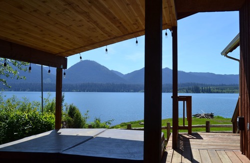 Amanda Park House | Secluded Lakefront, Private Low Bank Beach, Hot Tub, Dog Friendly, 3-5BRs
