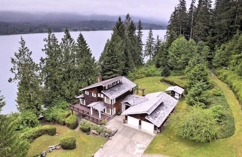 Amanda Park House | Secluded Lakefront Retreat on 7 acres on Lake Quinault