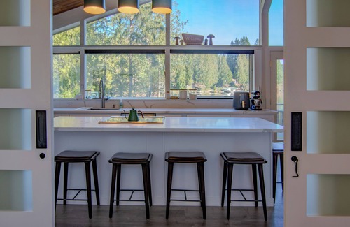 Lake Roesiger House | Secluded Lakehouse with Pickleball & Hot Tub