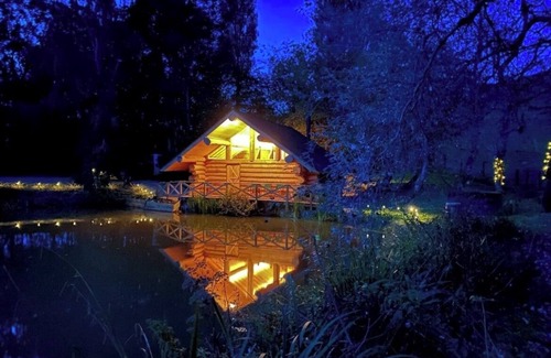 Bridport Cabin | Secluded Log Cabin/Hot Tub On Private Laken1km to Jurassic Coast Pet friendly.