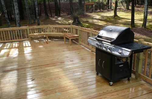 Narrowsburg Cabin | Secluded Log Cabin with a 6-Person Hot Tub, Private Pond and Babbling Brook