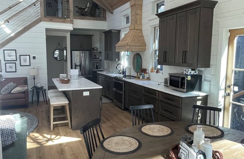 Ellijay Cabin | Secluded Luxury 4-bedroom, 3.5 Bath, Creek House Cabin in Ellijay