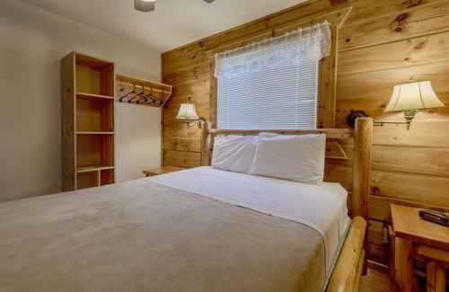 Warrens House | Secluded Luxury at Wisconsin! Perfect for Spending Quality Time with The Family
