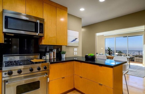 Hollywood Hills West House | Secluded Luxury Retreat with Breathtaking Views in West Hollywood