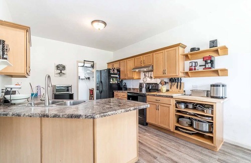 Fort Wayne House | Secluded Luxury Stay with Pond, Pool & Playset