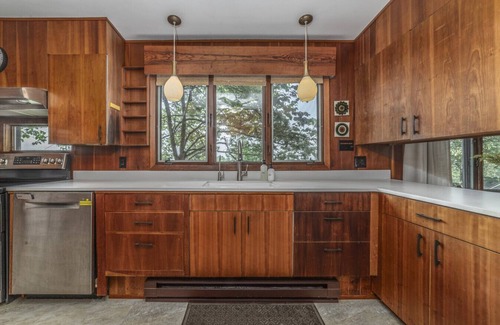 Lexington House | Secluded Mid-Century Retreat w/mtn views, near WLU, WMI
