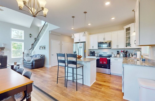 Lake Lure House | Secluded Mill Spring Retreat: Stunning Views, Luxury Amenities