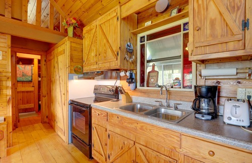 Warne Cabin | Secluded Mountain Cabin w/Decks + Gazebo!