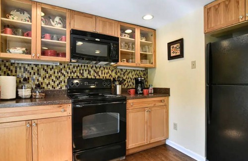 Gerton Cottage | Secluded Mountain Cottage, Close to Town, Amazing Views, Pet Friendly