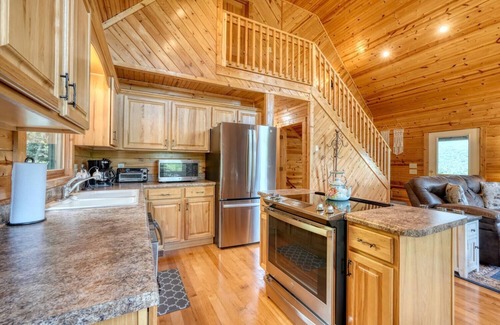 Hiawassee Cabin | Secluded Mountain-Top Cabin with Stunning Sunset Views, Hot Tub and Fireplace