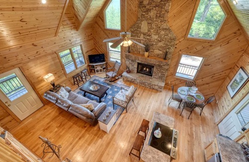 Hiawassee Cabin | Secluded Mountain-Top Cabin with Stunning Sunset Views, Hot Tub and Fireplace
