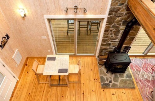 Roseland Cabin | Secluded Mountain Treehouse w/ Panoramic Views nea