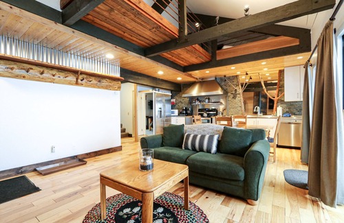 Majestic Pines Condo | Secluded Mountain Cabin, Open Floor Plan, Washer/Dryer. Near the Golf Course
