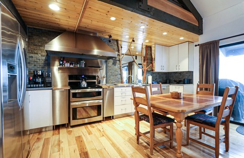 Majestic Pines Condo | Secluded Mountain Cabin, Open Floor Plan, Washer/Dryer. Near the Golf Course