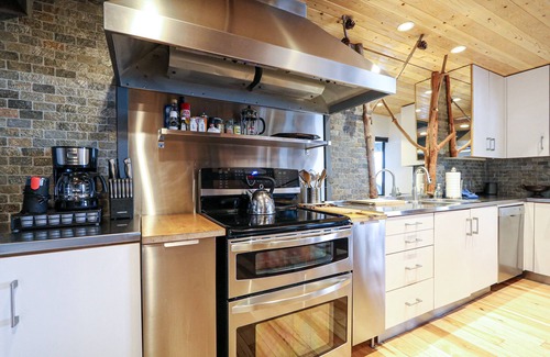 Majestic Pines Condo | Secluded Mountain Cabin, Open Floor Plan, Washer/Dryer. Near the Golf Course