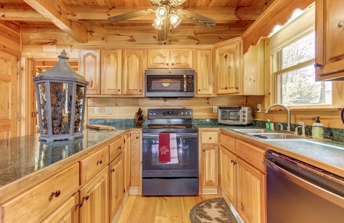 Mineral Bluff Cabin | Secluded mountain cabin w/a private hot tub, & multiple decks