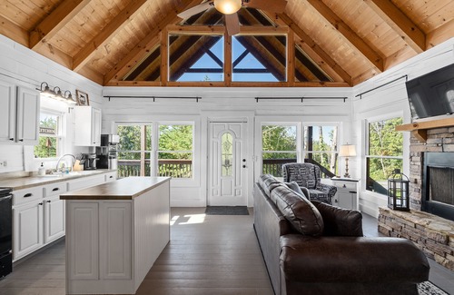 Sevierville Cabin | Secluded Mountain View Cabin w Private Lake Access