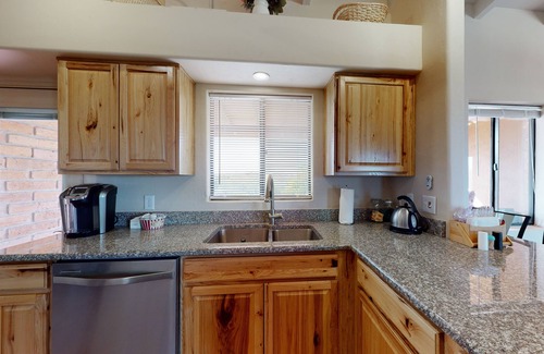 Tucson House | Secluded mountain-view haven with pool, pool spa, office, AC, & WiFi - near town