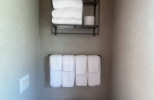 Three Rivers Cabin | Secluded Nature Escape, Pet Friendly with WiFi in Three Rivers