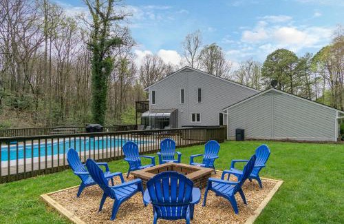 Fairview House | Secluded oasis in Asheville! GAME room MOVIE theater HOT tub - 20 min to Biltmore!