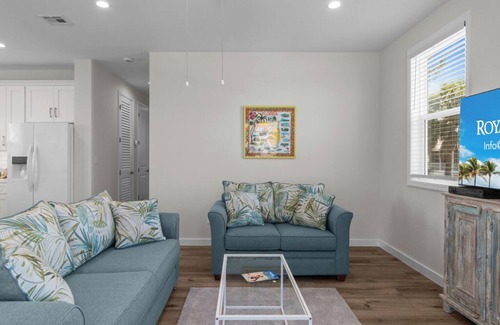 Sanibel Cottage | Secluded One Bedroom Cottage, Walking Distance to Sanibel Beaches - Tiki Cottage A!
