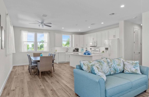 Sanibel Cottage | Secluded One Bedroom Cottage, Walking Distance to Sanibel Beaches - Tiki Cottage A!
