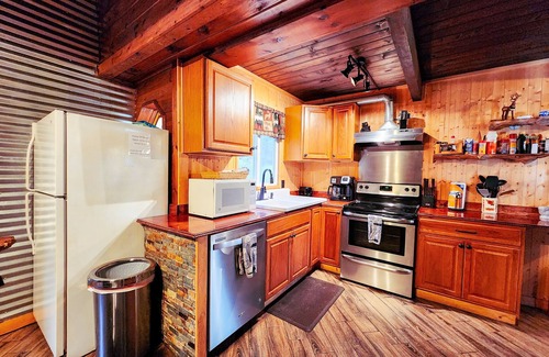 East Stroudsburg House | Secluded Pocono lodge, perfect for a weekend getaway with friends or family