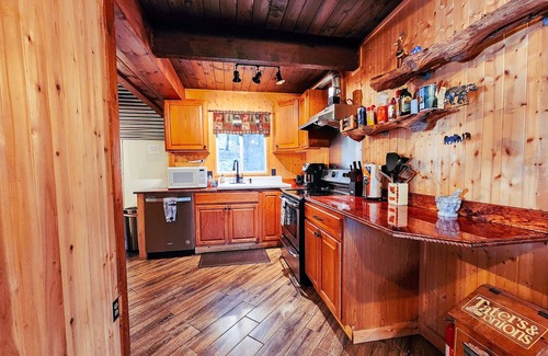 East Stroudsburg House | Secluded Pocono lodge, perfect for a weekend getaway with friends or family