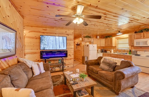 Beattyville Cabin | Secluded Retreat: BBQ, Lawn Games, & Fire Pit!