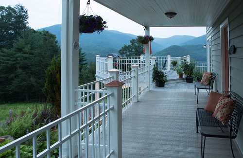 South Fork House | Secluded Retreat- Endless Mtn Views, Rushing Stream, Waterfalls- Sleeps up to 18