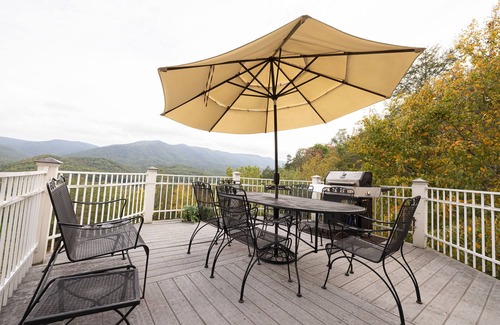 South Fork House | Secluded Retreat- Endless Mtn Views, Rushing Stream, Waterfalls- Sleeps up to 18
