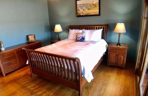 Golden House | Secluded retreat on bluff overlooking Table Rock Lake