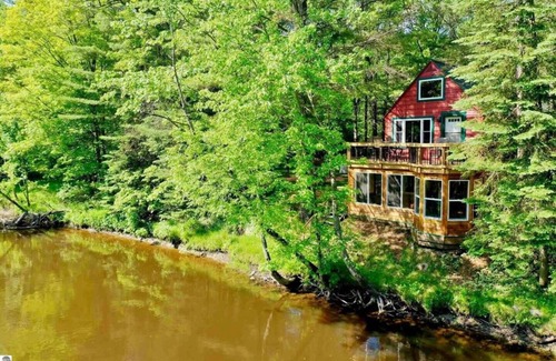 Evart Cabin | Secluded Riverfront Cottage | Sauna, Fire & Kayaks