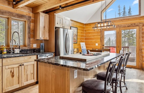Quandary Village House | Secluded Rocky Mountain Cabin With 5 Star Views