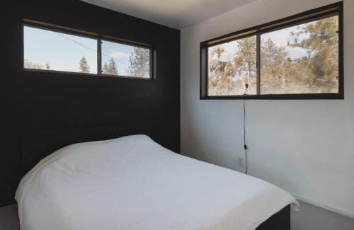 Dunlap House | Secluded rustic 2-bedroom cabin at nature retreat