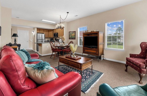 Red Hill Condo | Secluded Rustic Retreat 2BR 2BA Villa Short Drive to Beach