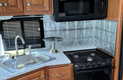 Summit House | Secluded RV w/Heating +Private Bathroom