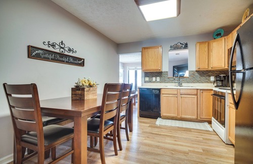 Sevierville Condo | Secluded Sevierville Condo w/Hot Tub + Mtn Views!