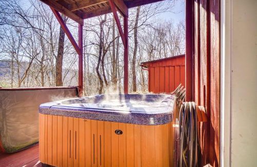 Sevierville Apartment | Secluded Sevierville Condo with Hot Tub and Mtn Views!