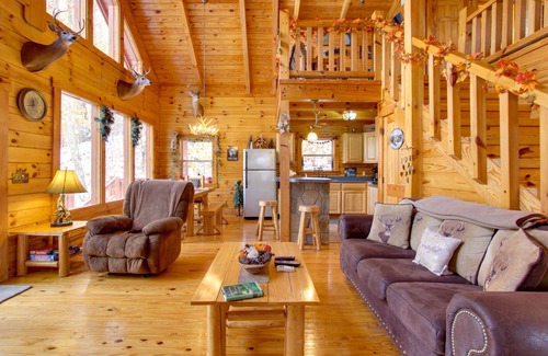 Cosby Cabin | Secluded Smoky Mountain Cabin w/Wraparound Deck!