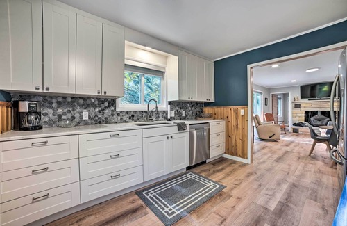 Suttons Bay Cottage | Secluded Suttons Bay Retreat w/Fire Pit!