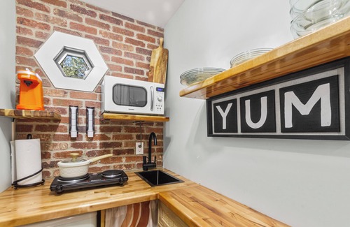 Greenville - Spartanburg Cottage | Secluded Tiny Home in Exclusive Paris Mountain!