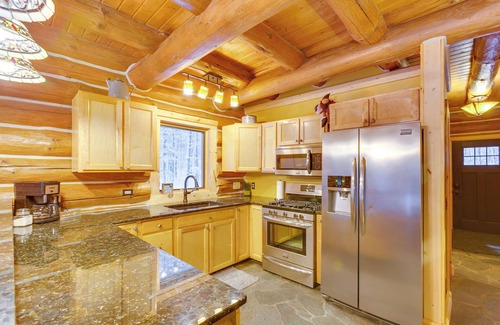 Mayfield House | Secluded Traverse City Retreat: 11 Mi to Downtown!