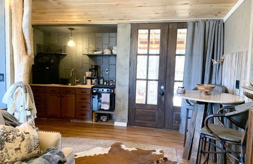 Sweetwater Cabin | Secluded TREEHOUSE Full bath, Seclusion, Mtn View, Kitchen, Fireplace