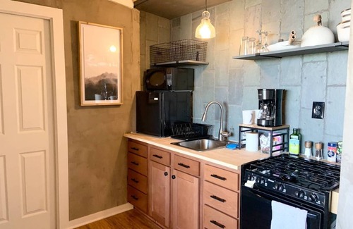 Sweetwater Cabin | Secluded TREEHOUSE Full bath, Seclusion, Mtn View, Kitchen, Fireplace