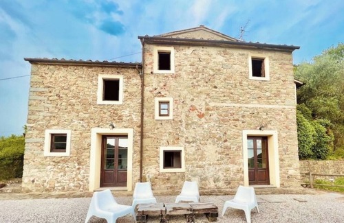 Pescia Villa | Secluded Tuscan Villa with Stunning Views - Pescia